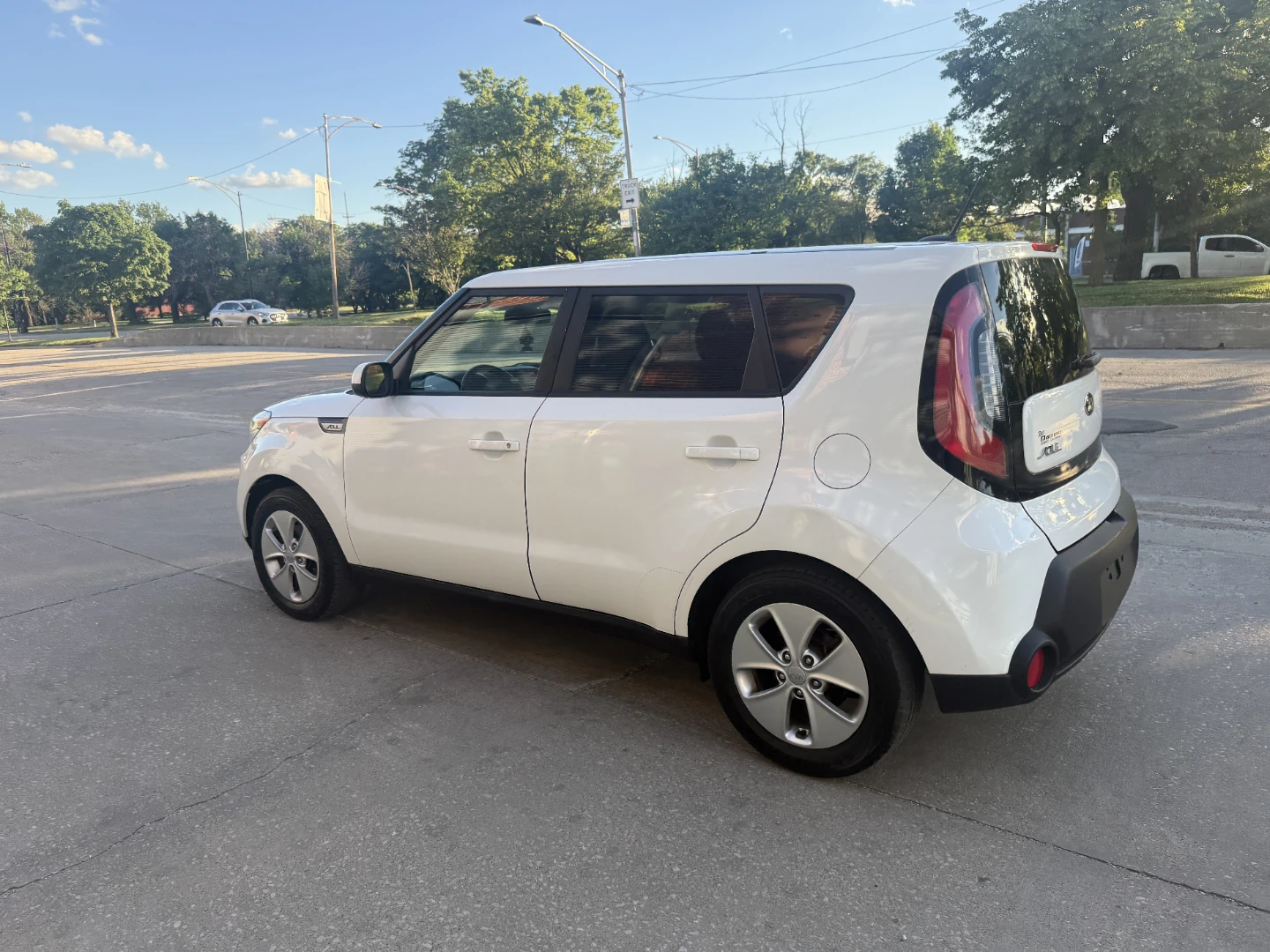 2016 White Kia Soul
