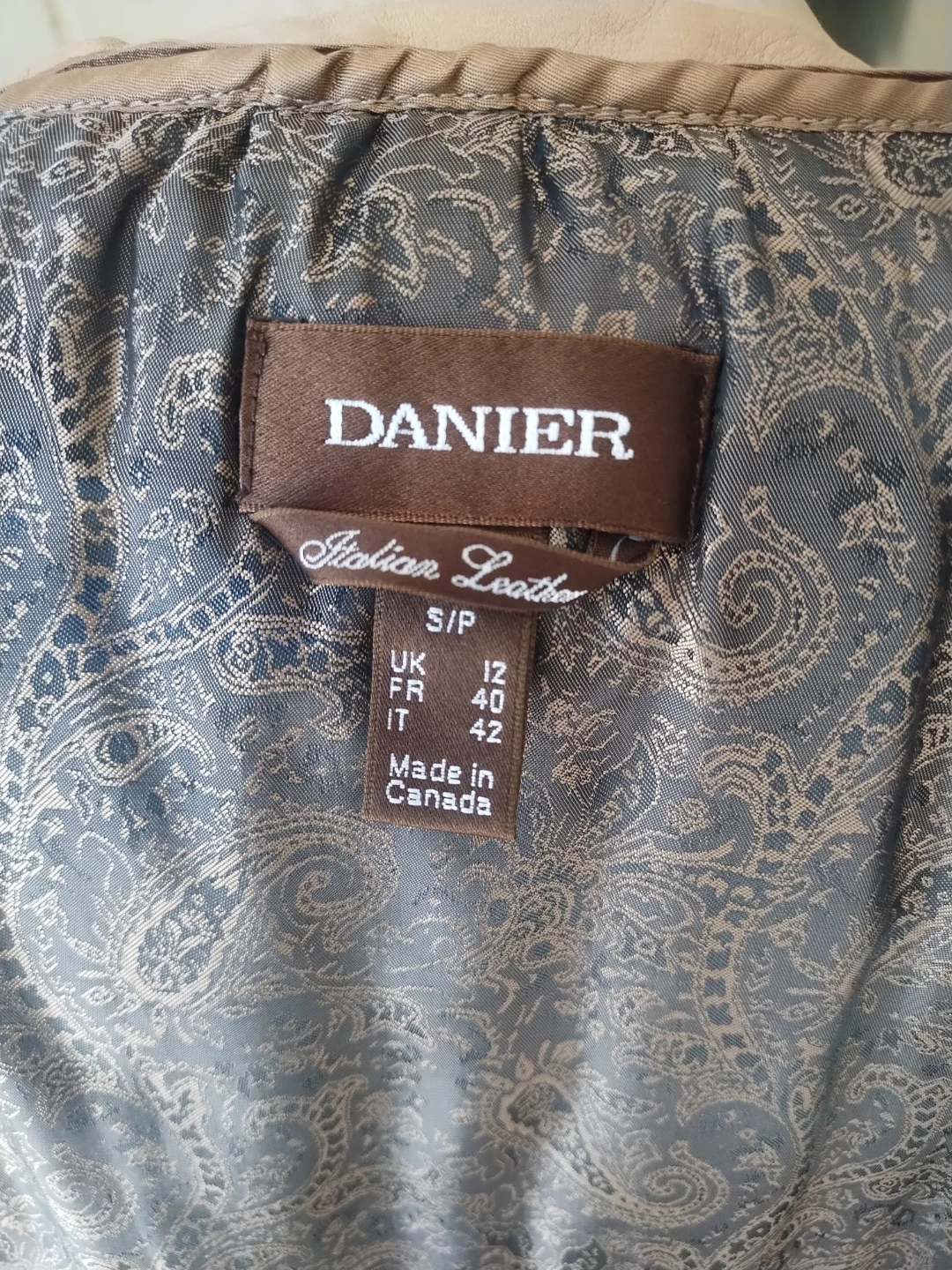 Danier Italian Leather Jacket size S - photo 3