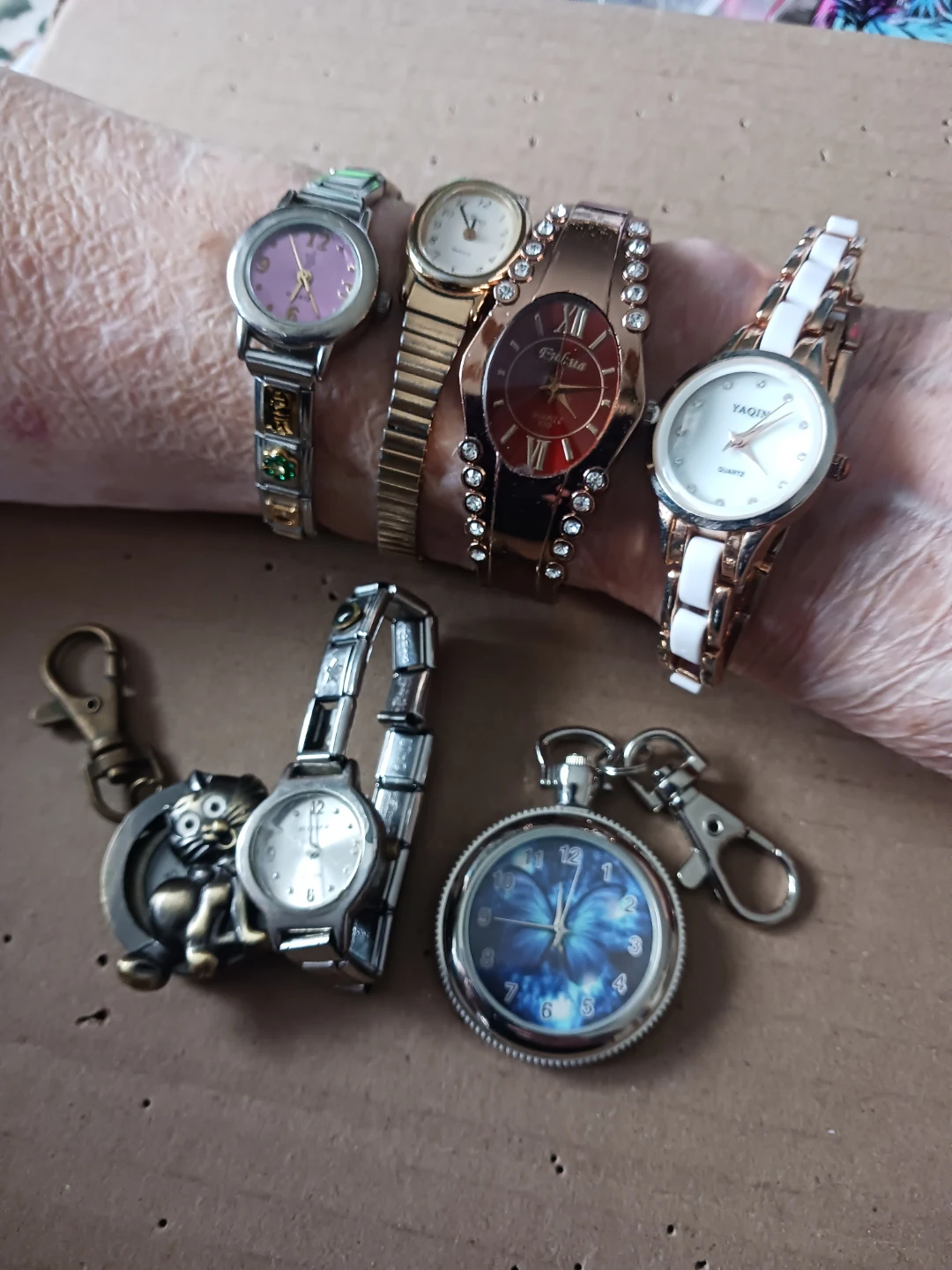 Vintage Assorted Women's Watches and Keychain - photo 2