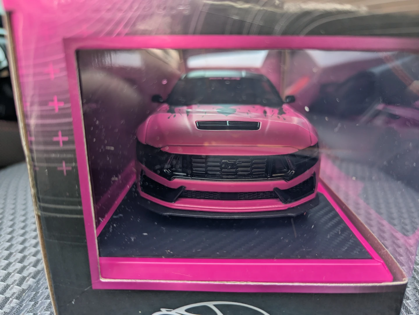 Jada pink slips 2024 Ford Mustang Dark Horse  1:24 - photo 3