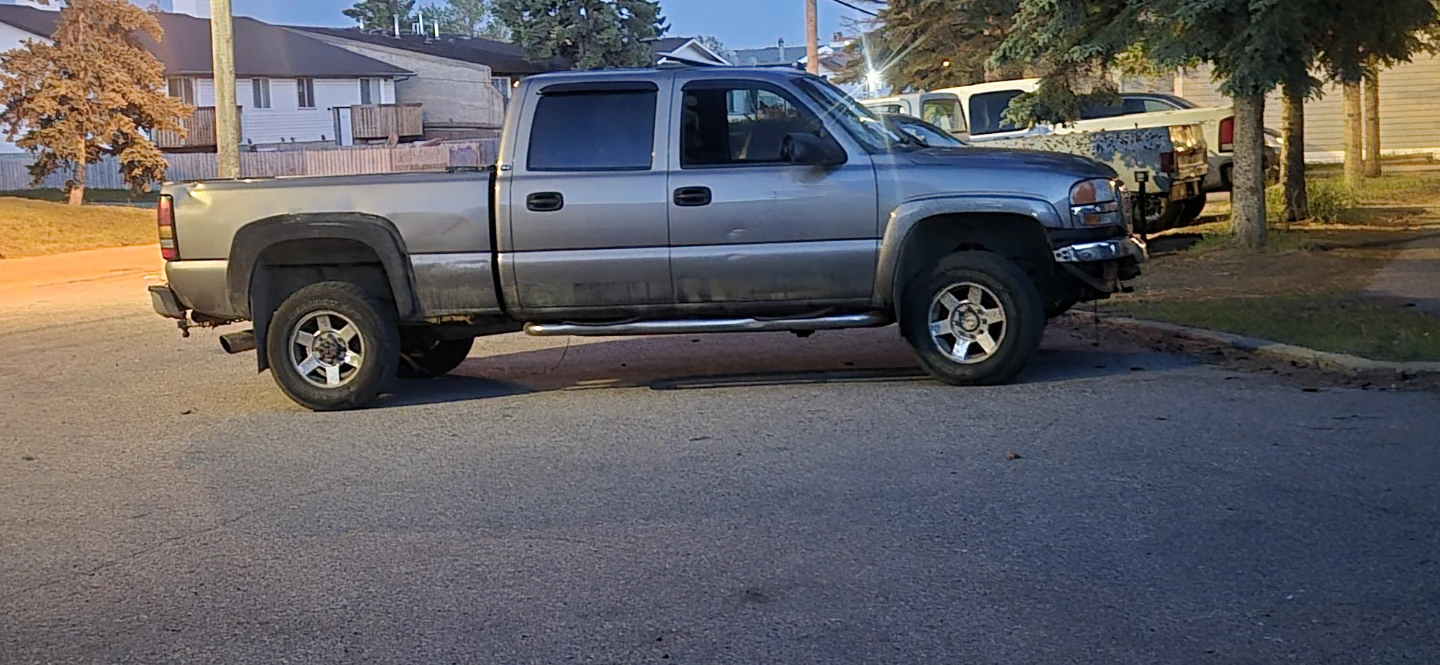Silver Pickup Truck - 550,604 km