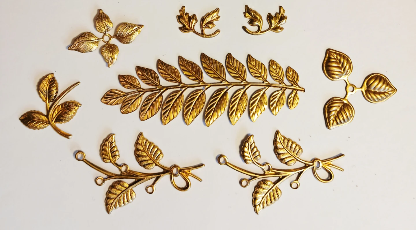 Lot of 8 - Brass Leaf Embellishments filigrees - photo 5