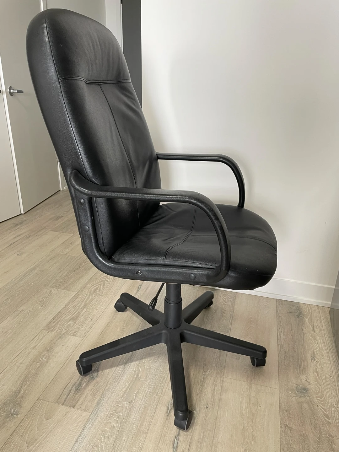 Black Faux Leather Office Chair - photo 2