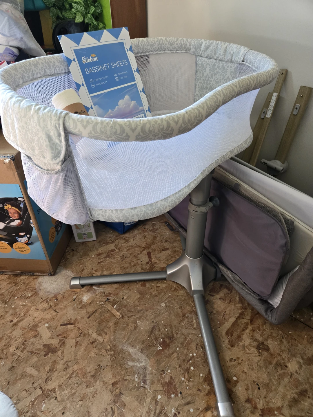 Silvan Bassinet & 4 Pack sheets