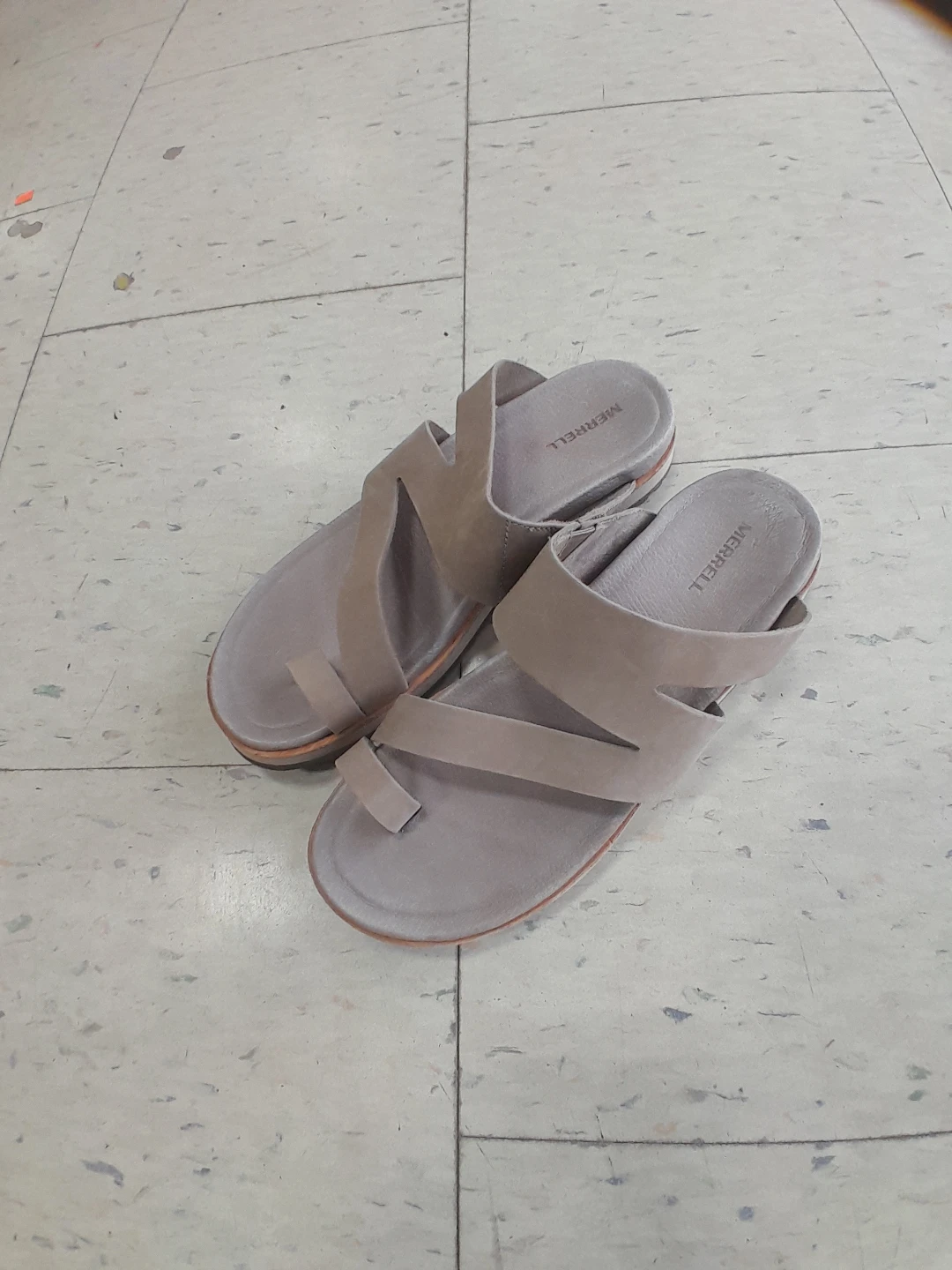 Merrell Women's Grey Suede Sandals Size 8 - photo 4