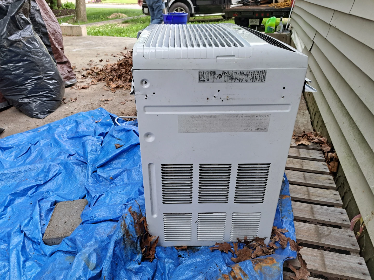 Frigidaire Window Air Conditioner - photo 2