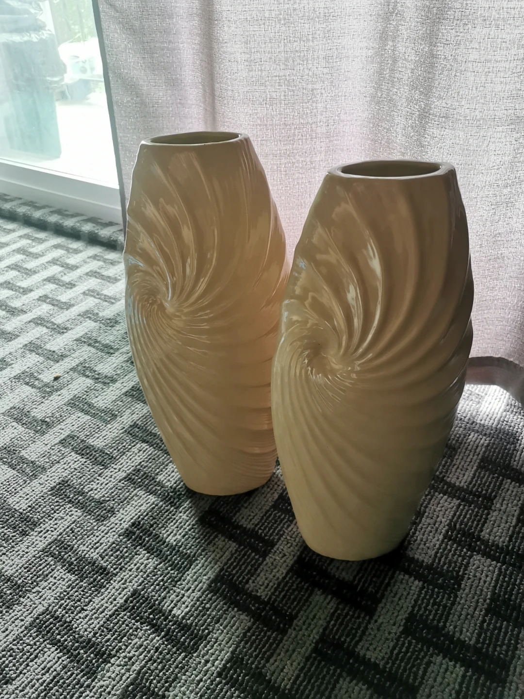 Pair of decorative vases - photo 2