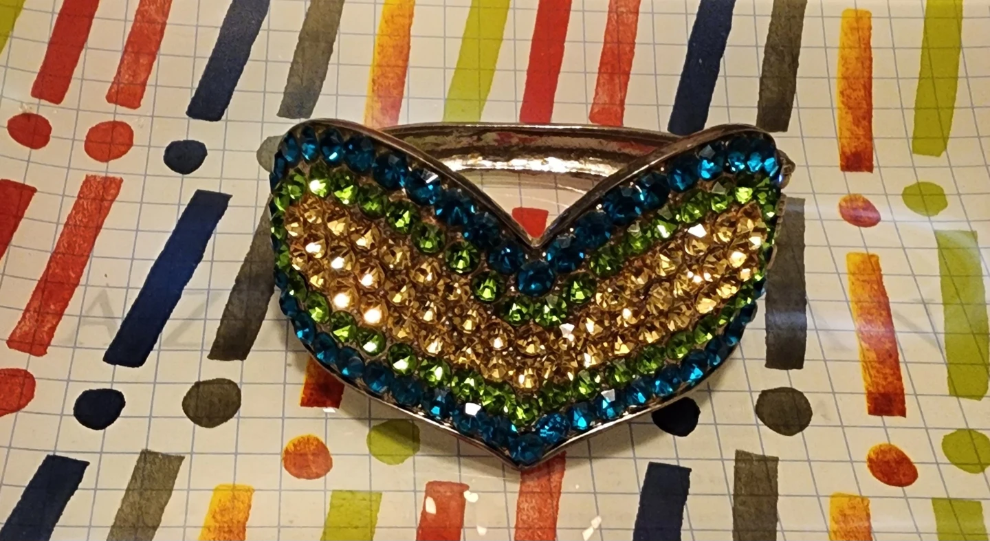 Sparkly V-Shaped Heart Bracelet