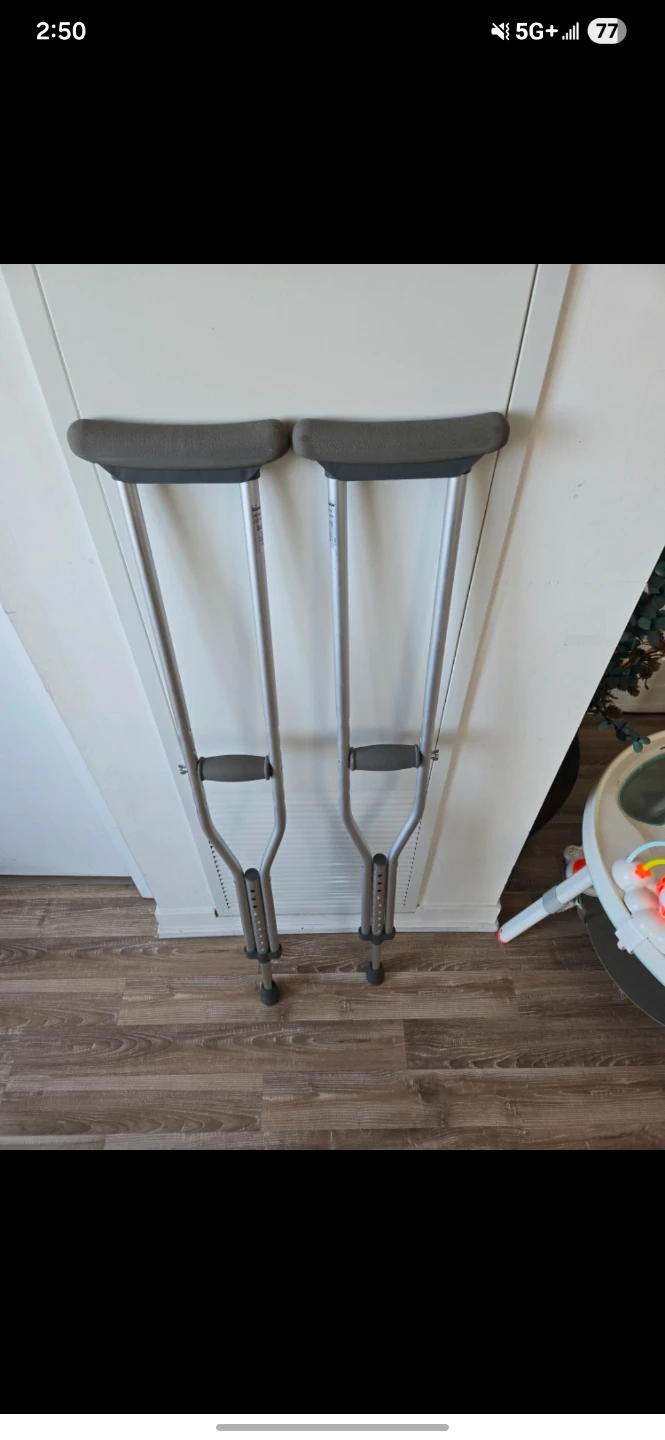 Adjustable Crutches Pair - photo 2