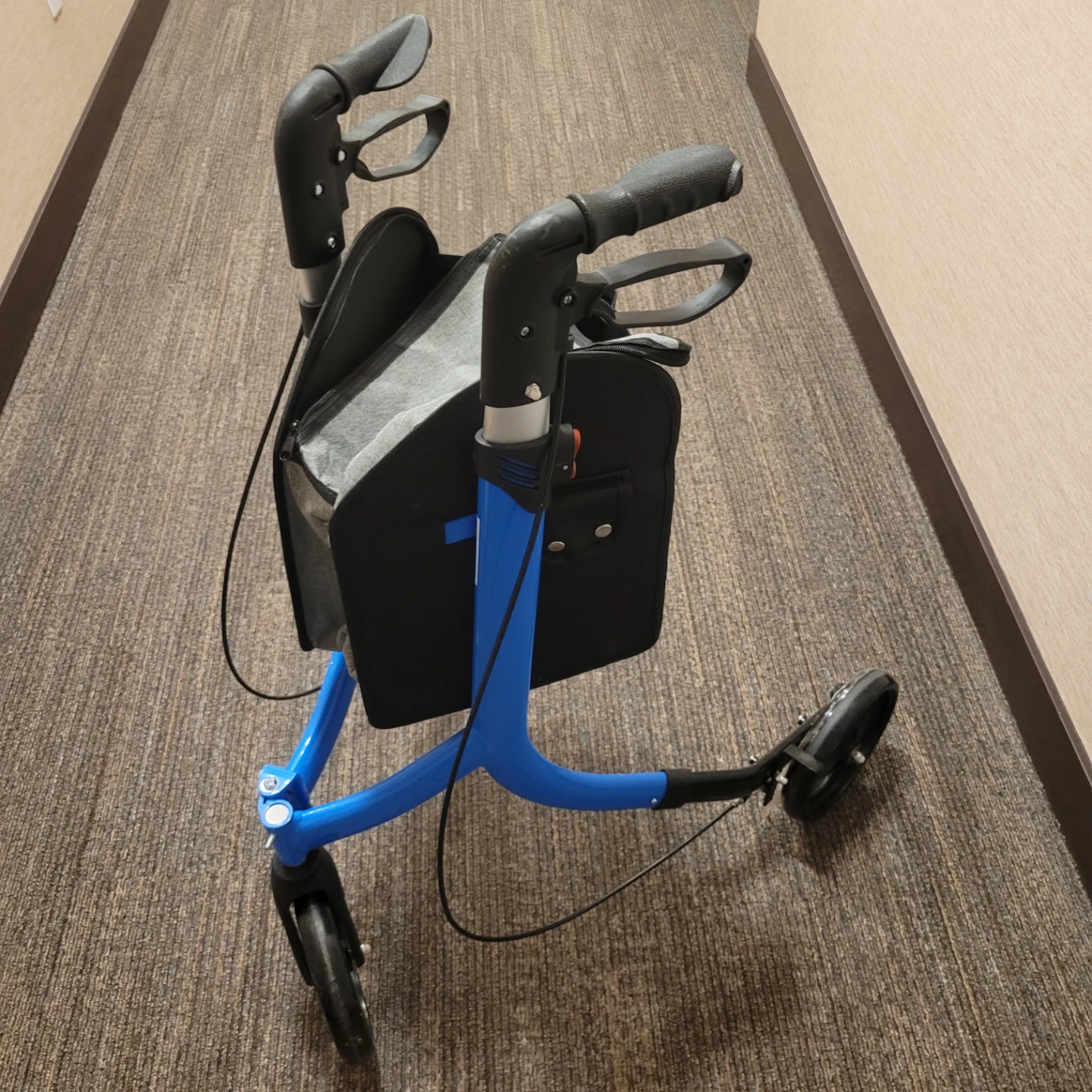 VEVOR 3 Wheel Mobility Walker - photo 3