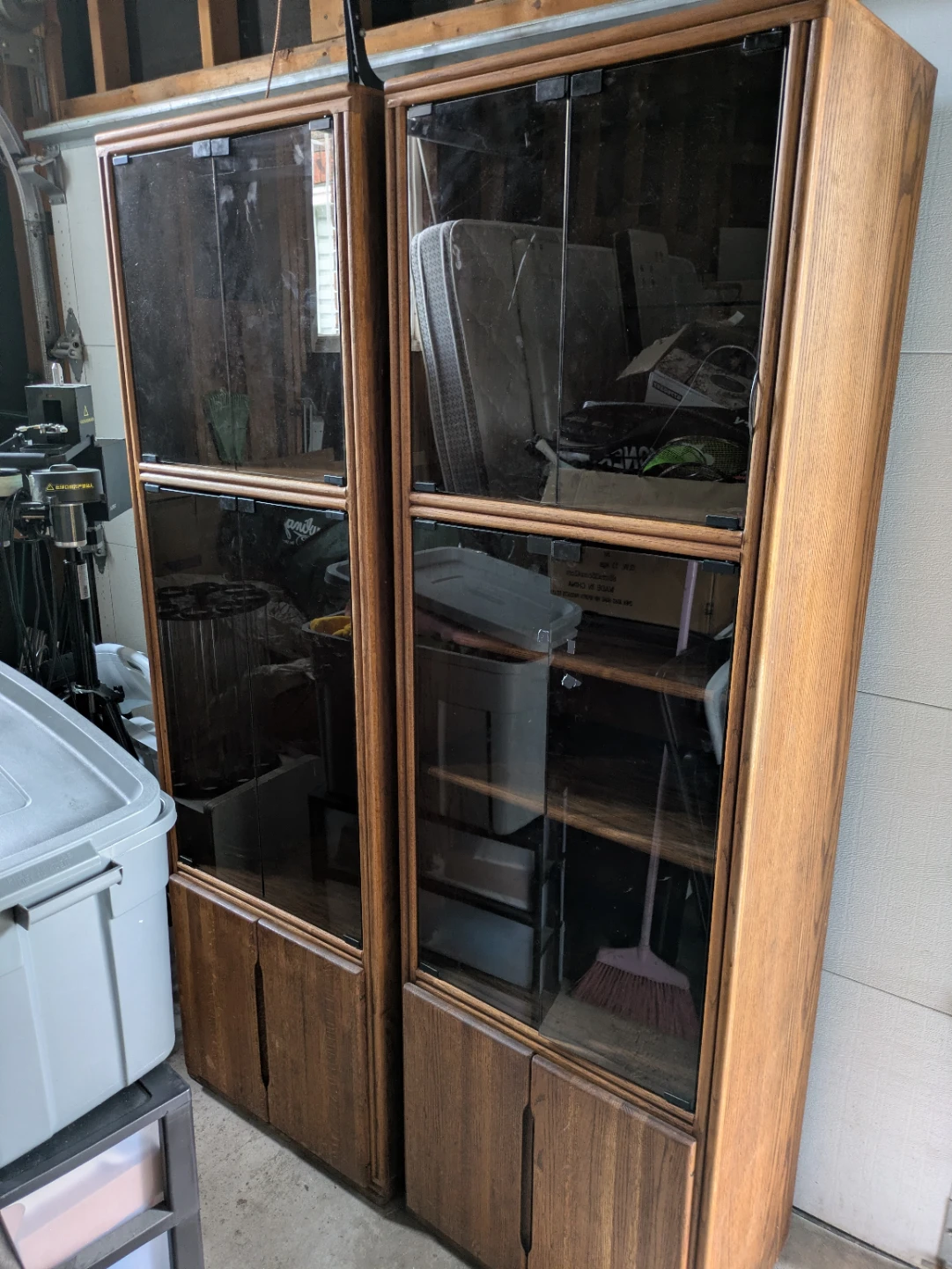 Glass display cabinet