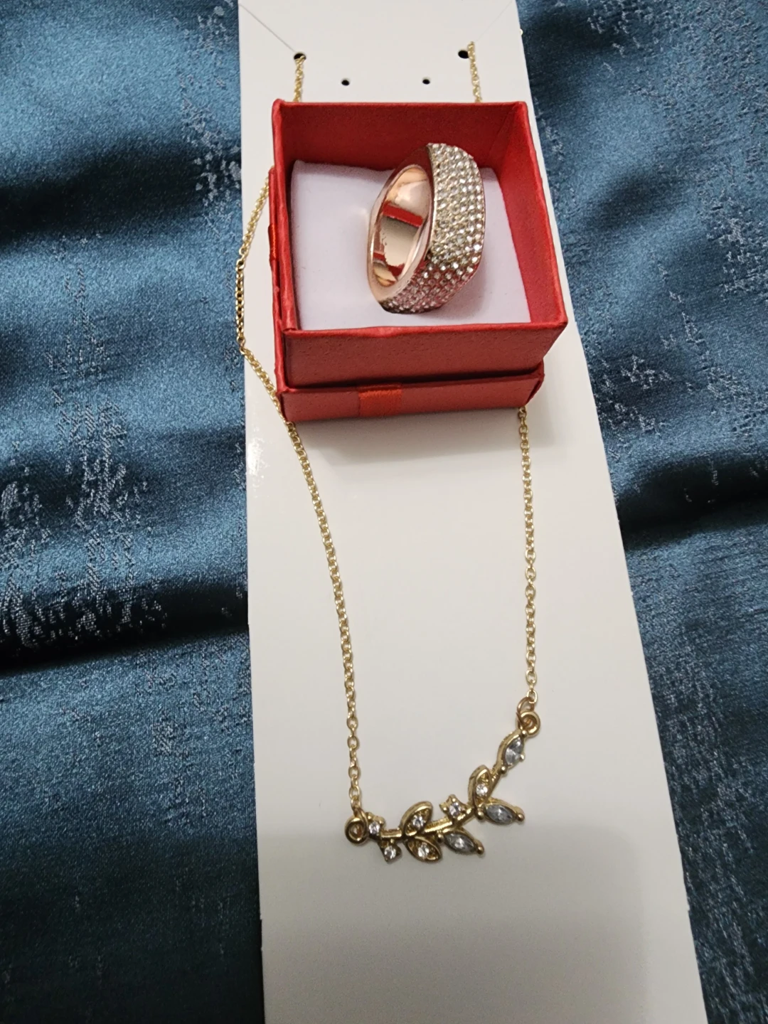 Gold Tone Rhinestone Ring and Leaf Necklace Set