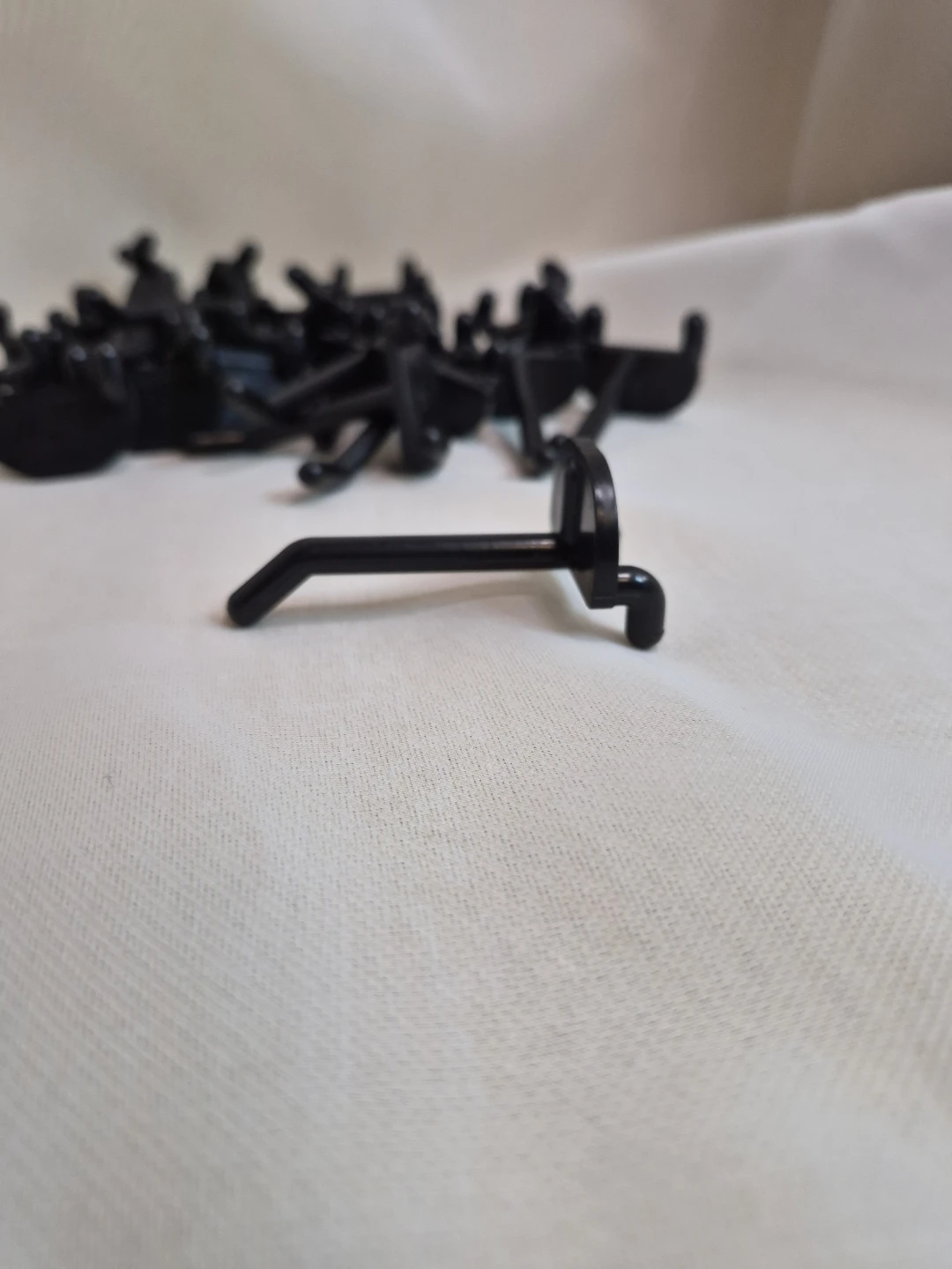 Lot of 24 1" Peg Board Black Plastic Hooks - photo 3
