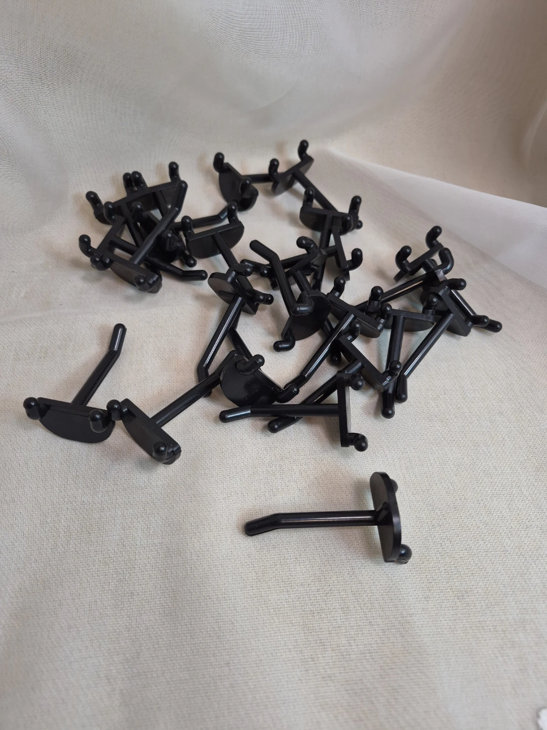 Lot of 24 1" Peg Board Black Plastic Hooks - photo 4