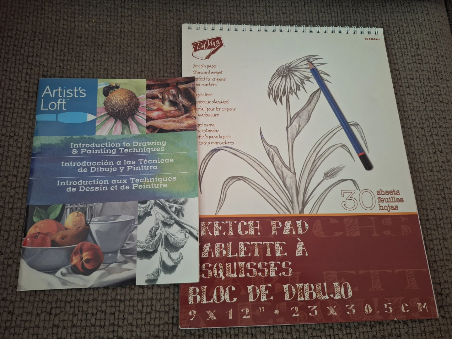 Kid's lot: sketch pad, book and pencil cases - photo 2