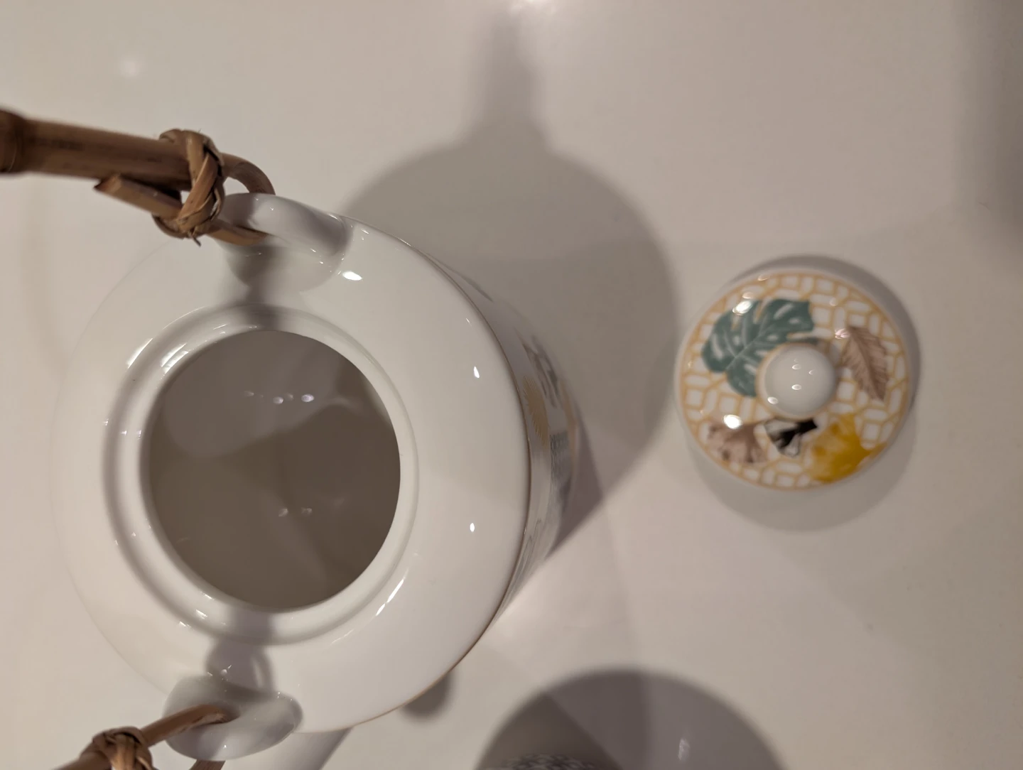 Ceramic teapot with woven handle and 2 matching cups - photo 2