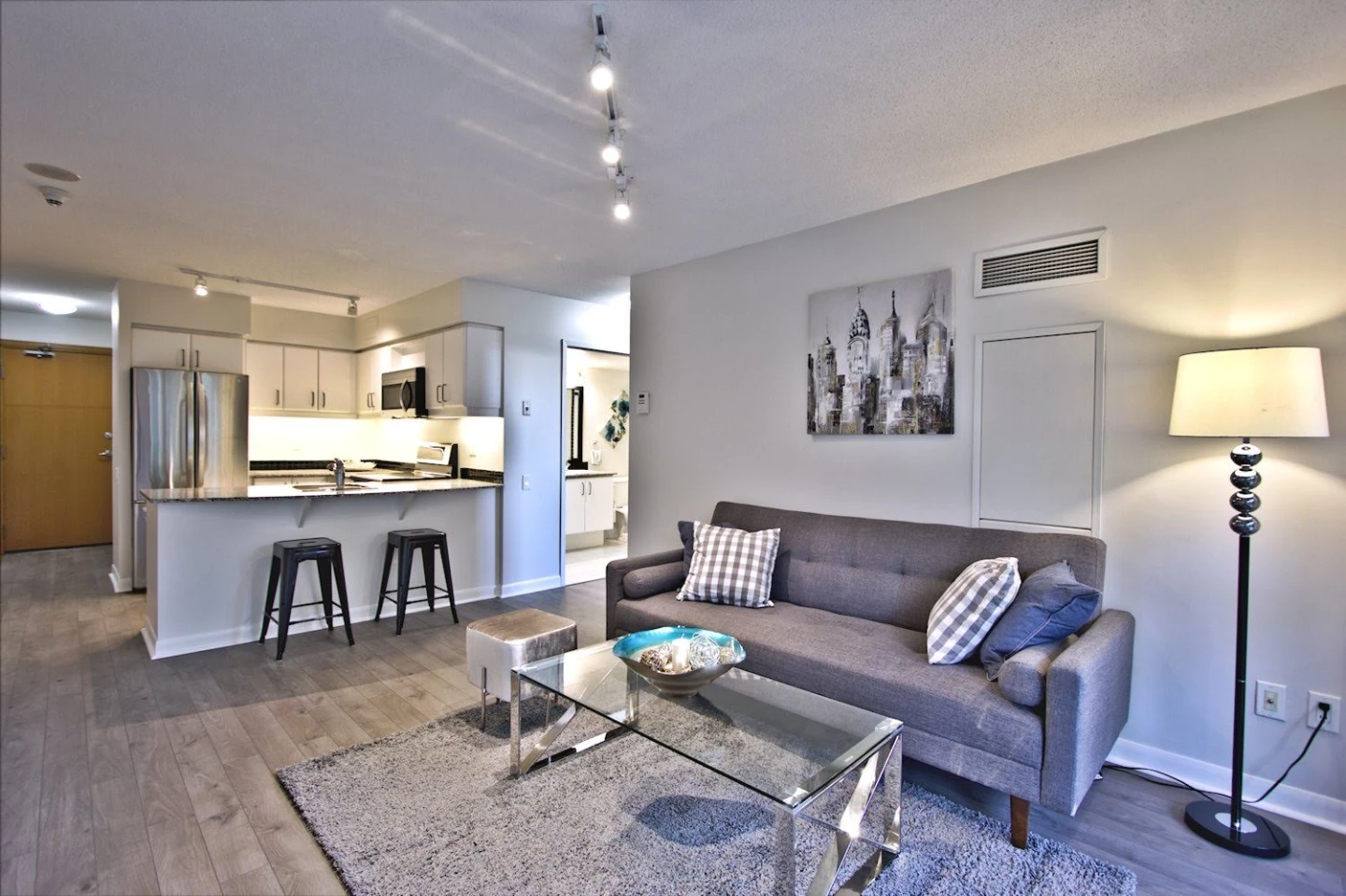 Yonge and Sheppard 1bedroom condo rent "No Furnished"