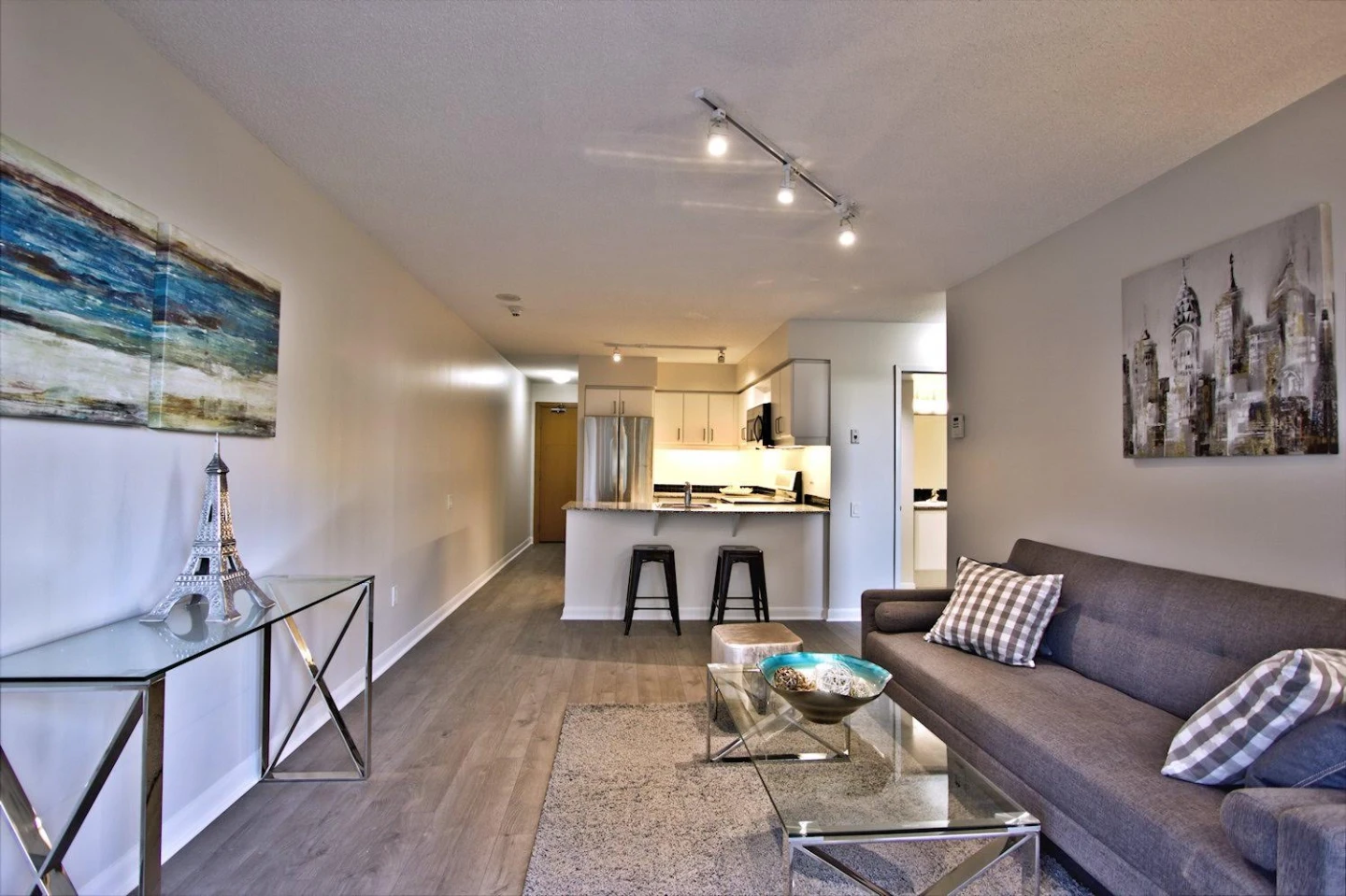 Yonge and Sheppard 1bedroom condo rent "No Furnished" - photo 3