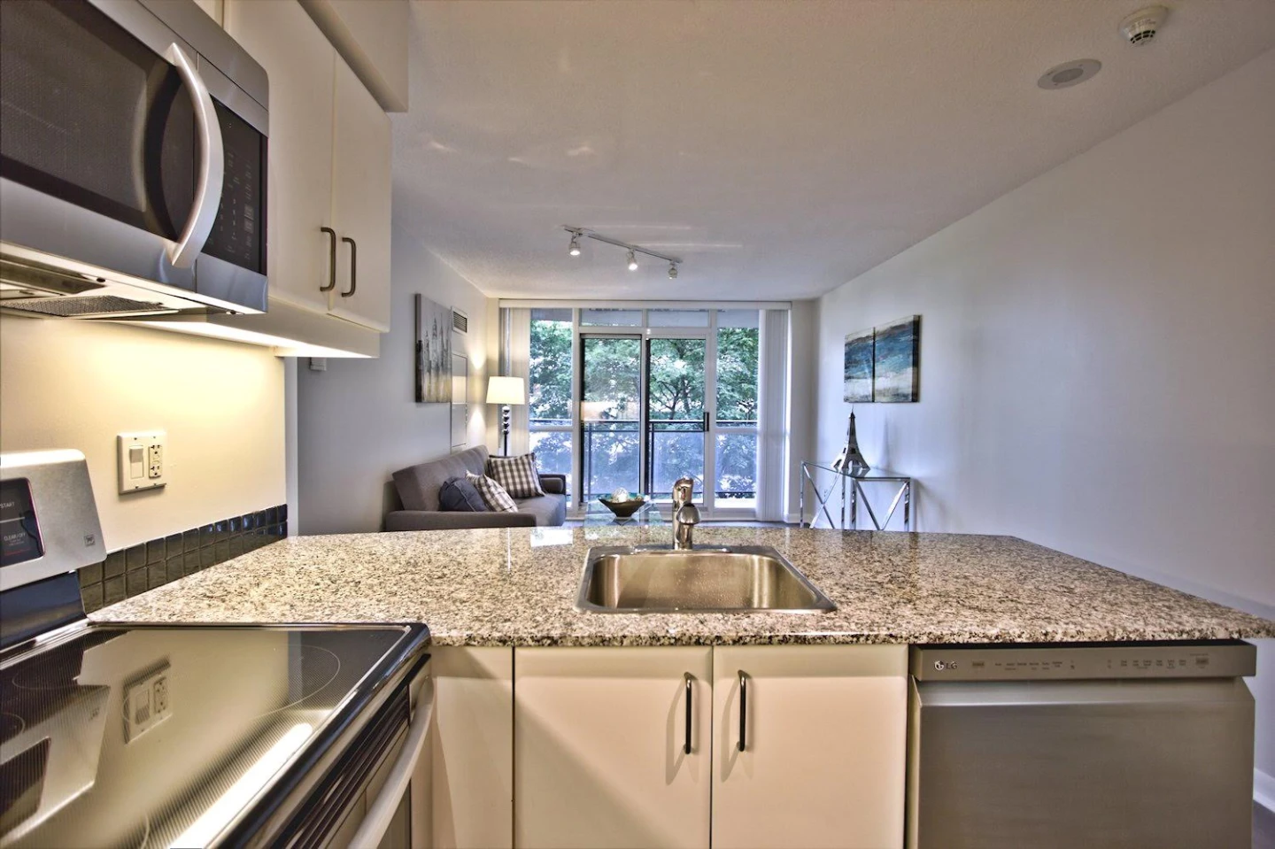 Yonge and Sheppard 1bedroom condo rent "No Furnished" - photo 5