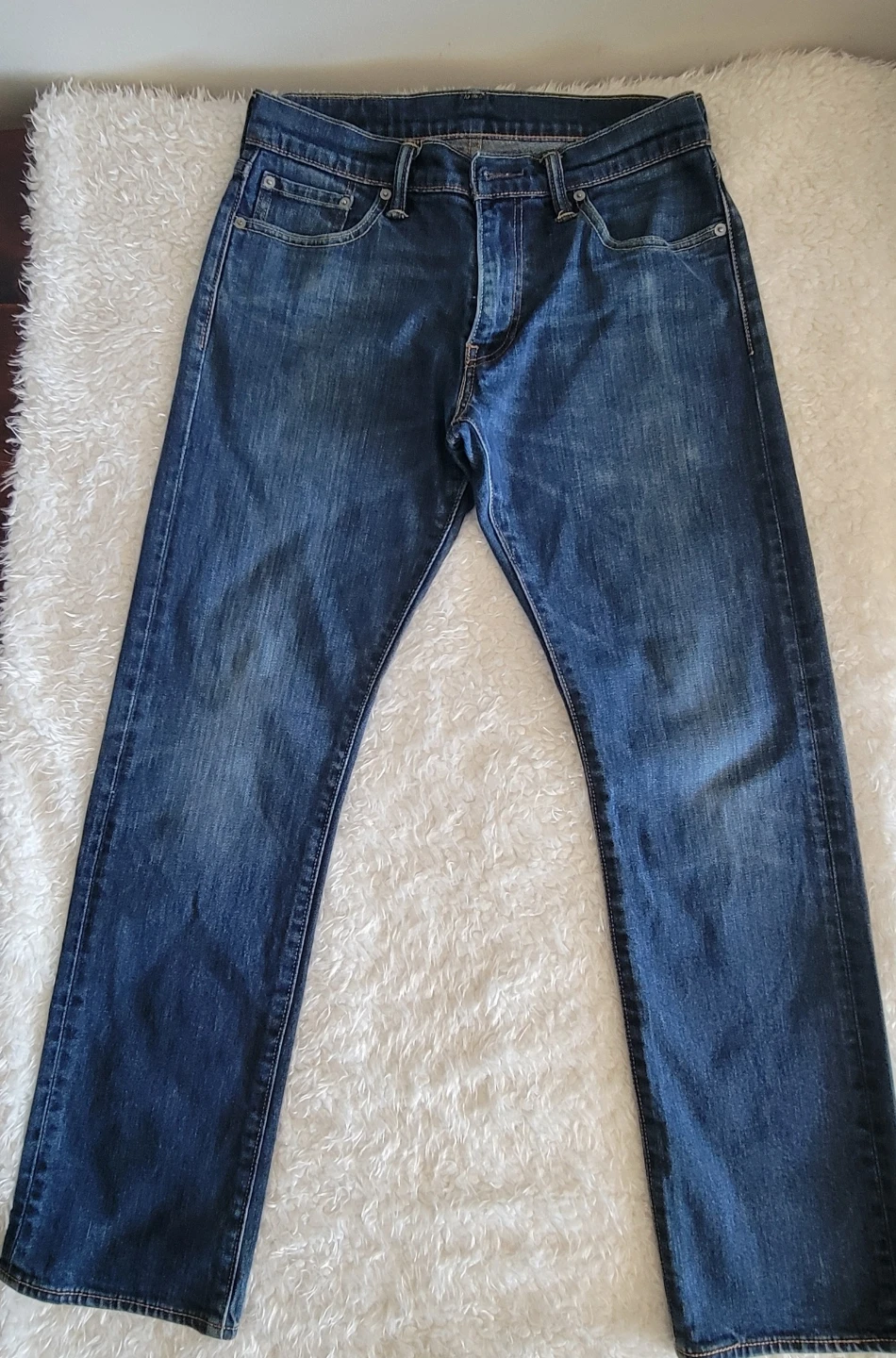 EUC Levi's 514 Straight Fit Jeans