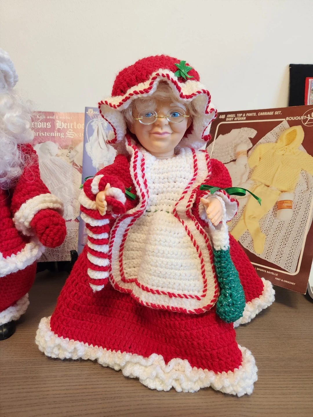 Crocheted Santa and Mrs. Claus Dolls - photo 3