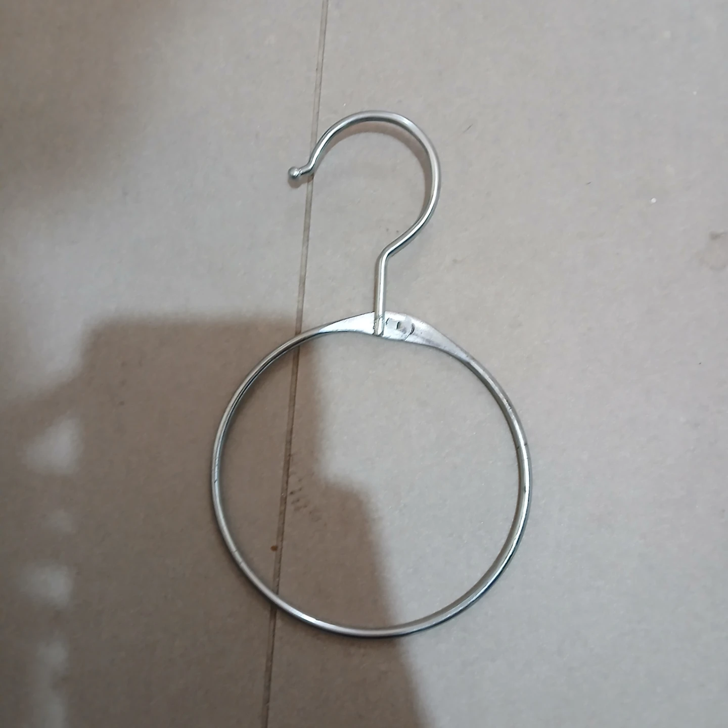 ⚽ Metal Scarf Hanger