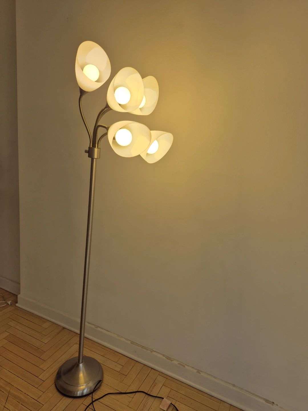 Bright Lighting Floor Lamp - photo 2