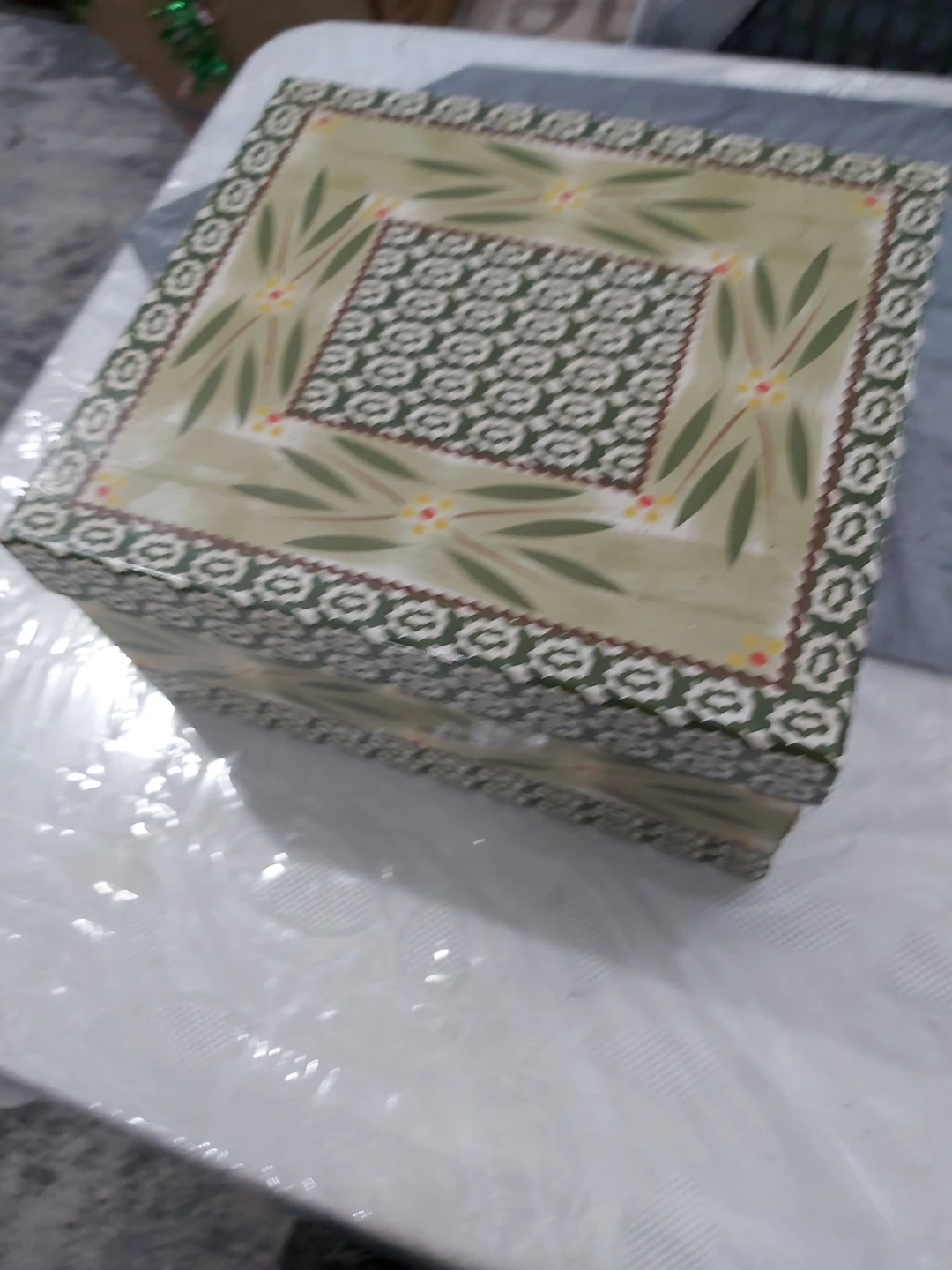 Set of 4 Decorative Cups in Gift Box