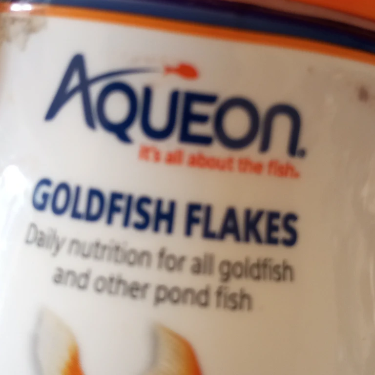 Aqueon Goldfish Flakes Fish Food - photo 4