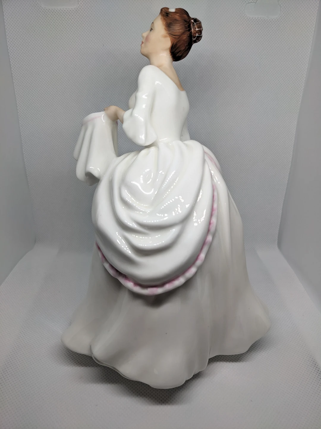 Royal Doulton "Carol" Vintage Figure - photo 3