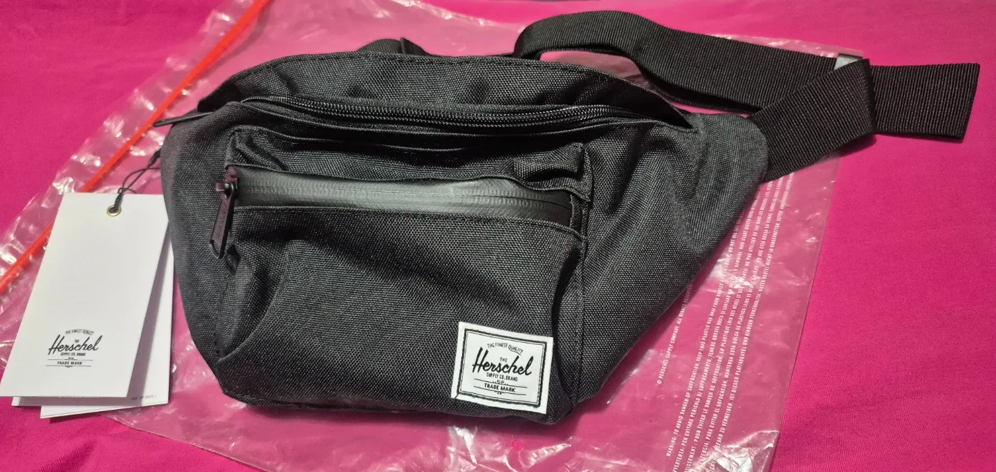 Herschel Supply Co. Seventeen Hip Pack - Black