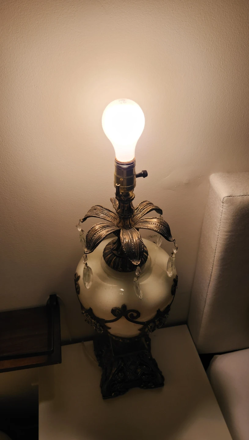 Vintage Table Lamp with Crystal Accents - photo 2