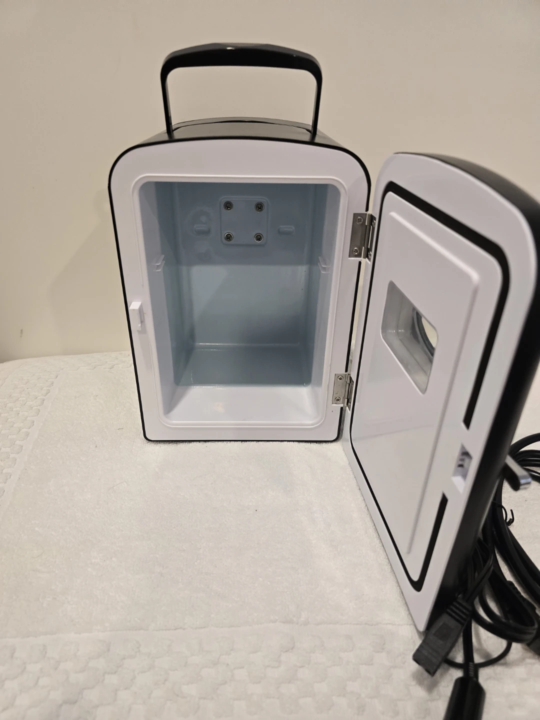 BRAND NEW 2-in-1 Mini Fridge Cooler & Warmer (4L) - photo 2