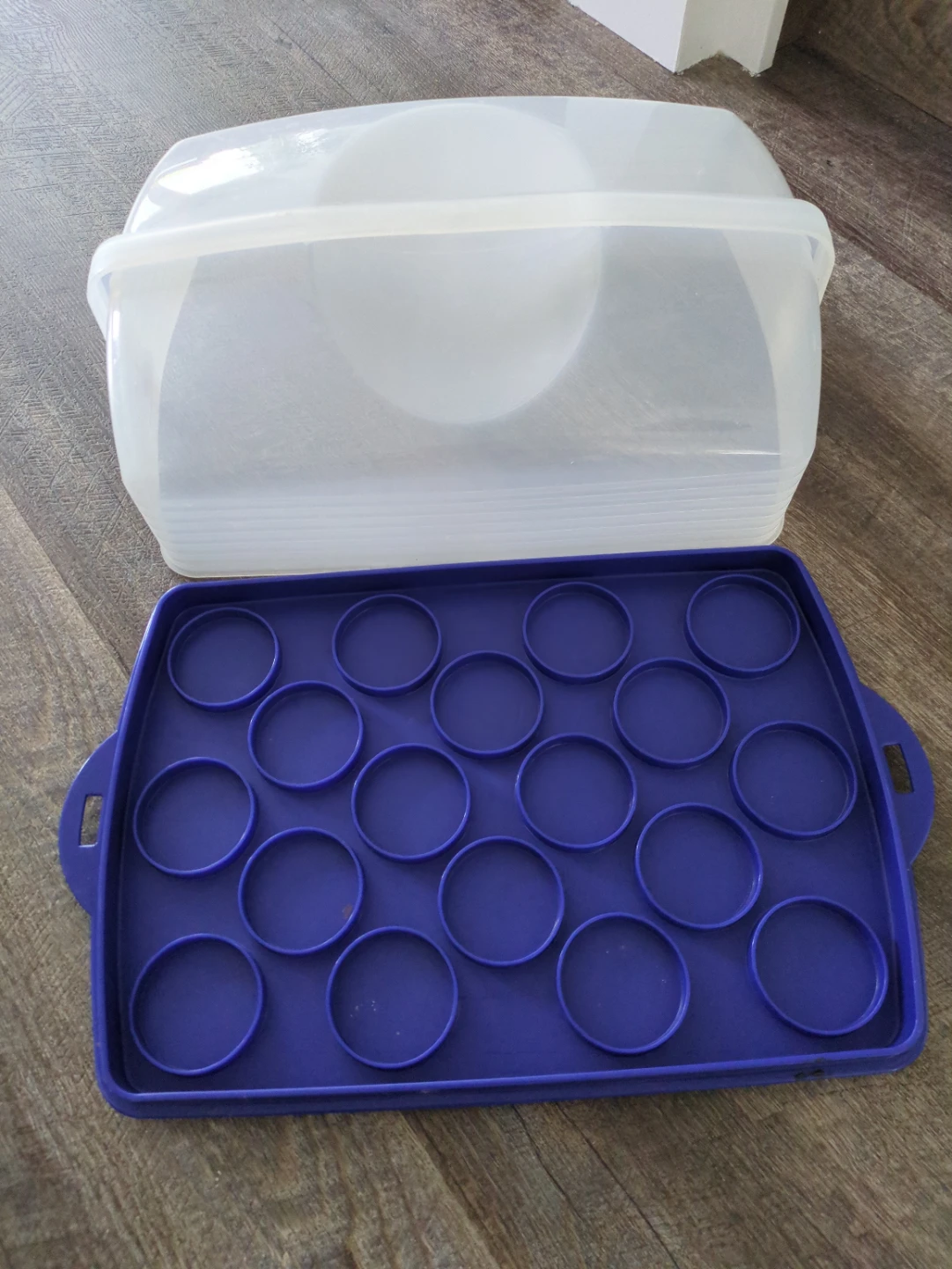 Tupperware Mini Muffin/Cupcake Tray with Lid