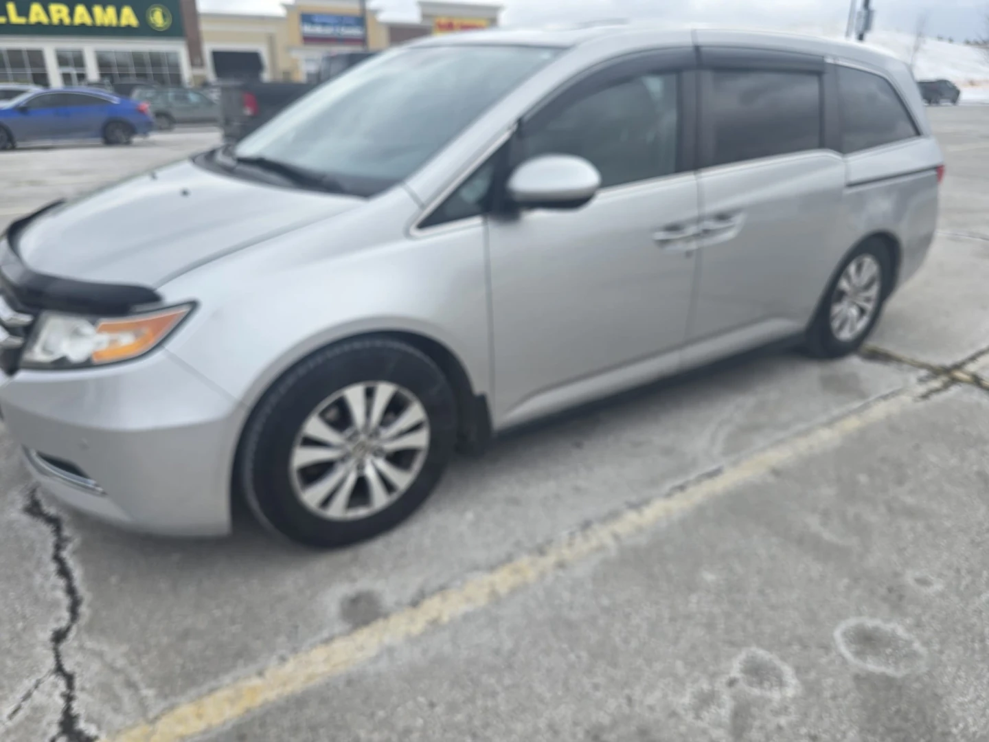 Honda Odyssey Minivan - photo 2