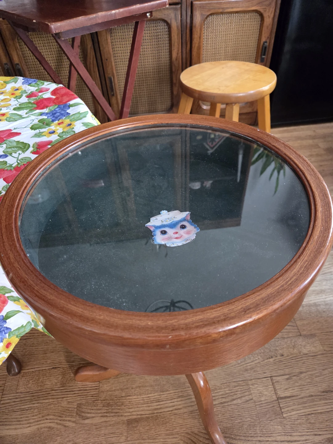 Round Wooden Side Table with Glass Top - photo 3