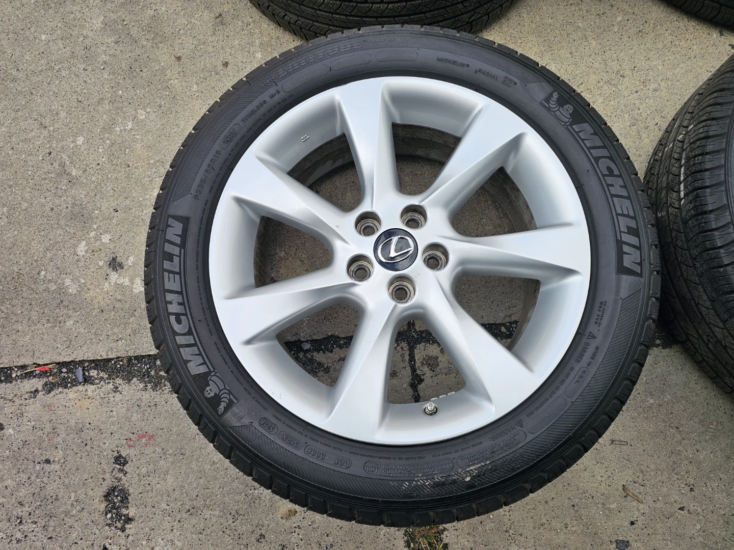 LEXUS RX350 O.E.M RIMS AND ALL SEASON TIRES 235/55 R19 - photo 2