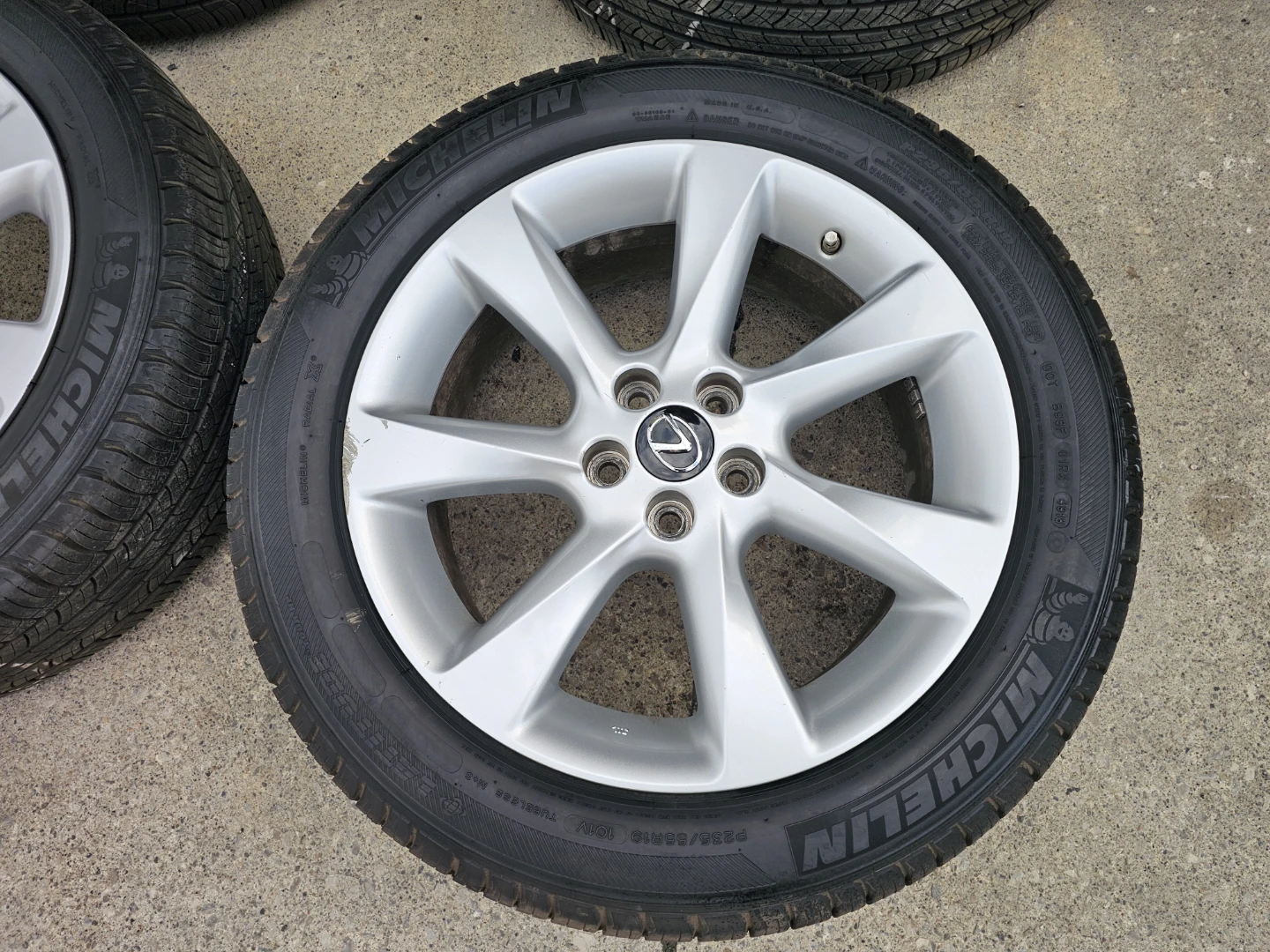 LEXUS RX350 O.E.M RIMS AND ALL SEASON TIRES 235/55 R19 - photo 3
