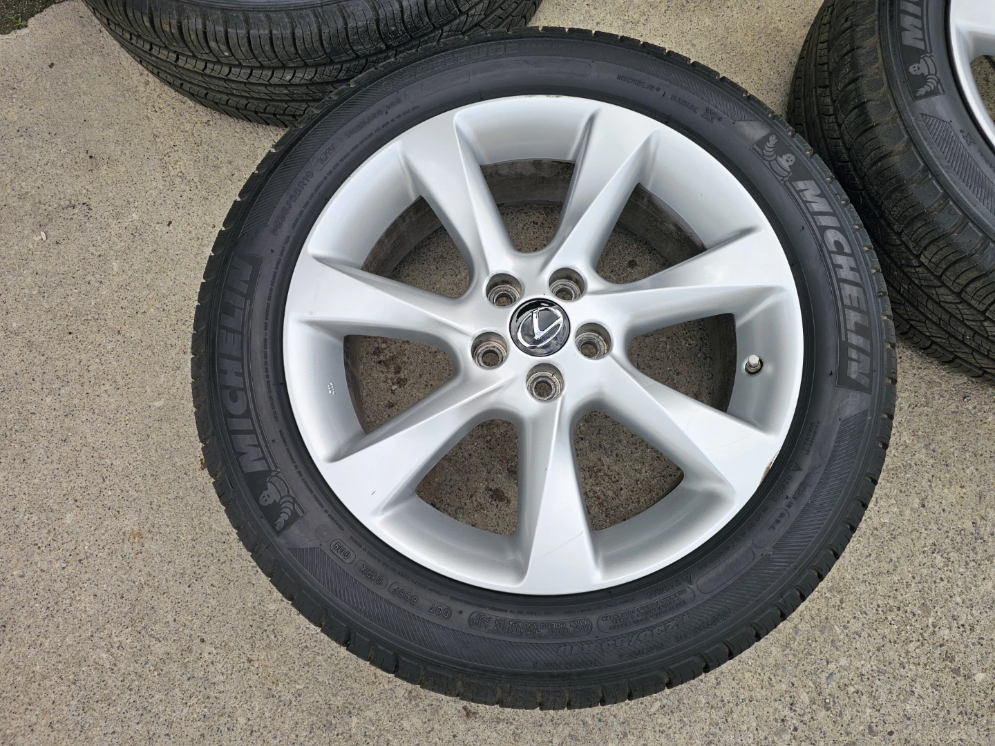 LEXUS RX350 O.E.M RIMS AND ALL SEASON TIRES 235/55 R19 - photo 4