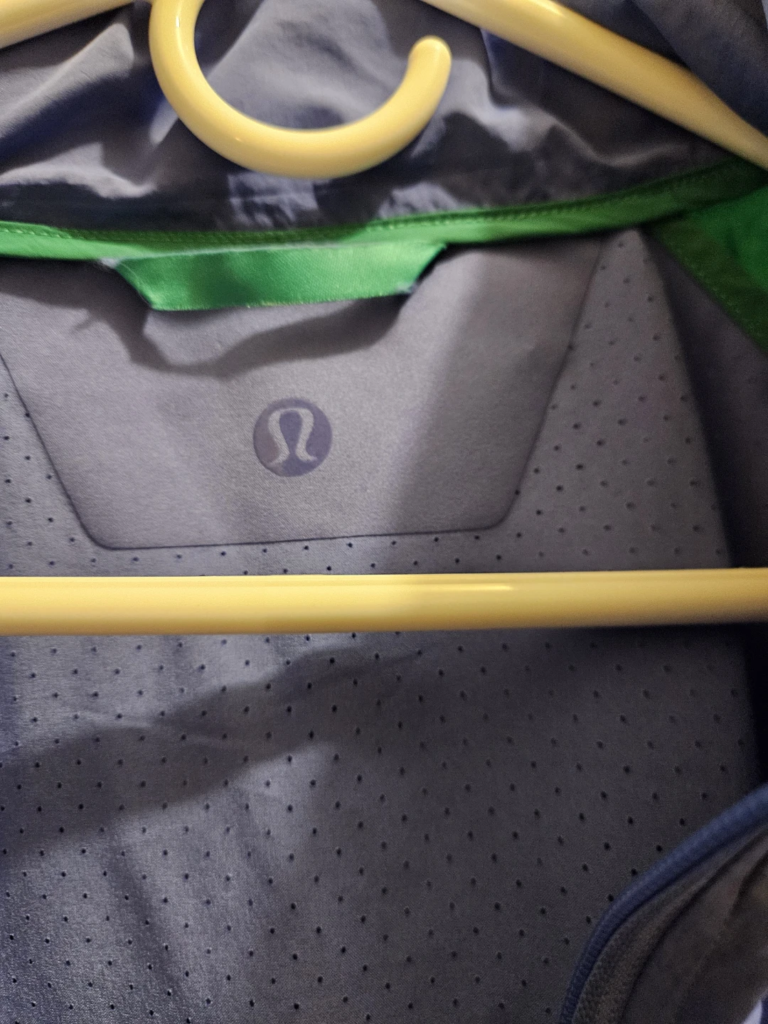 Lululemon Canucks Evergreen Jacket - Large - photo 2