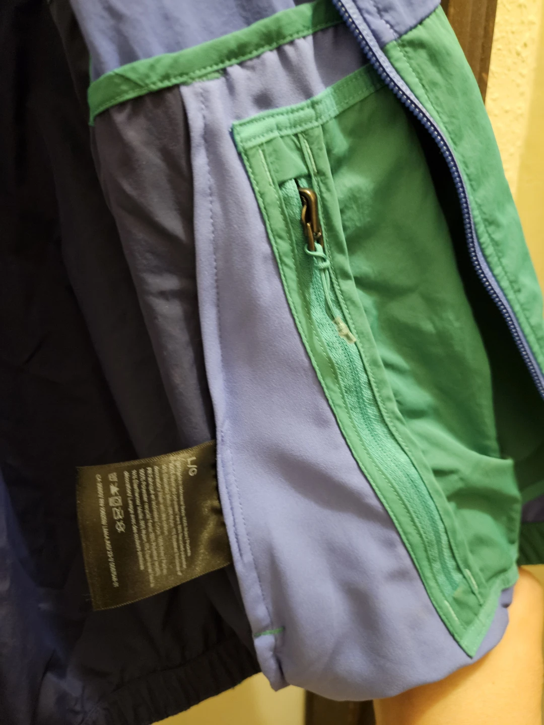 Lululemon Canucks Evergreen Jacket - Large - photo 3