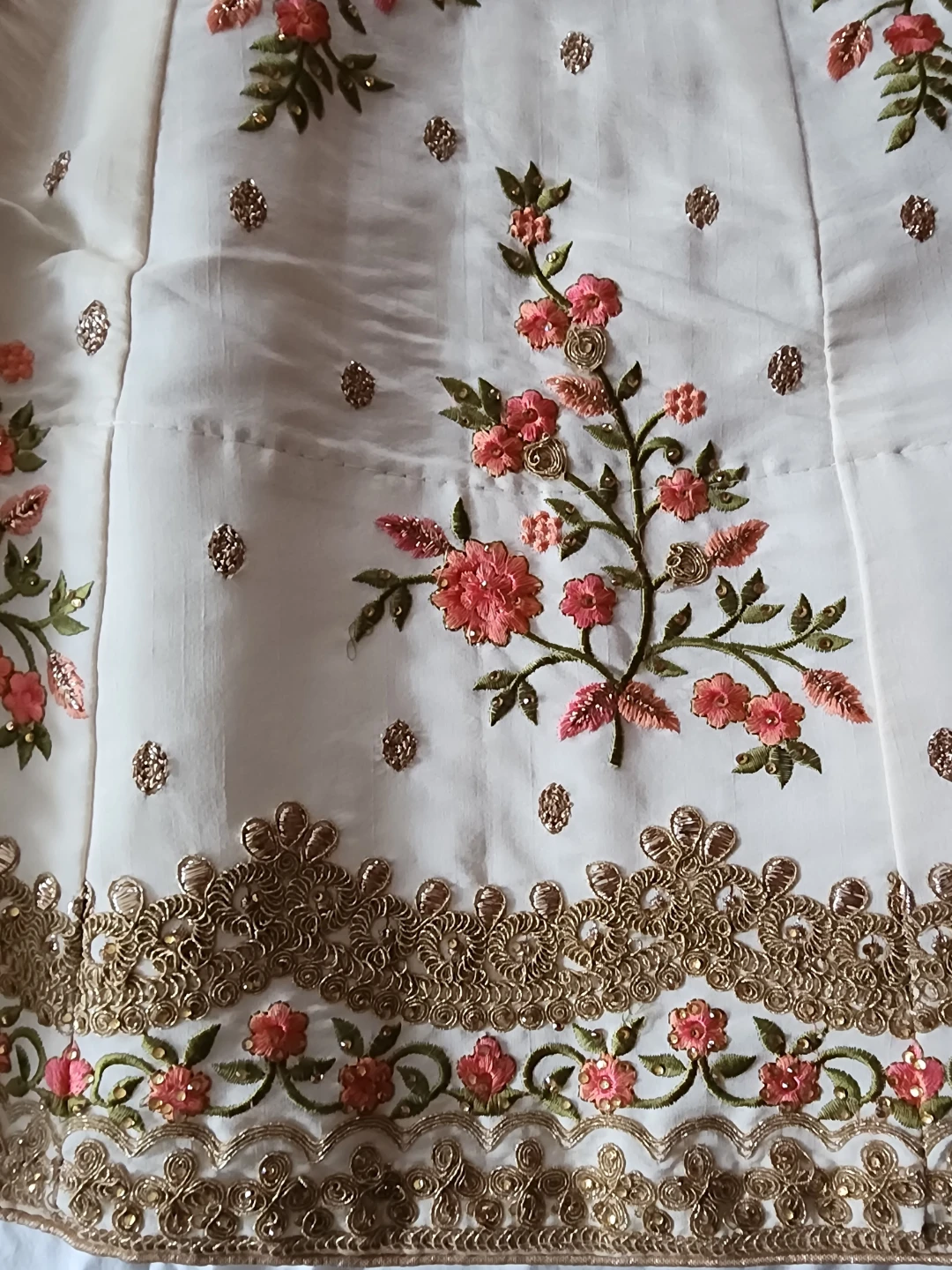 Cream Floral Embroidered Lehenga with Peach Dupatta - photo 2
