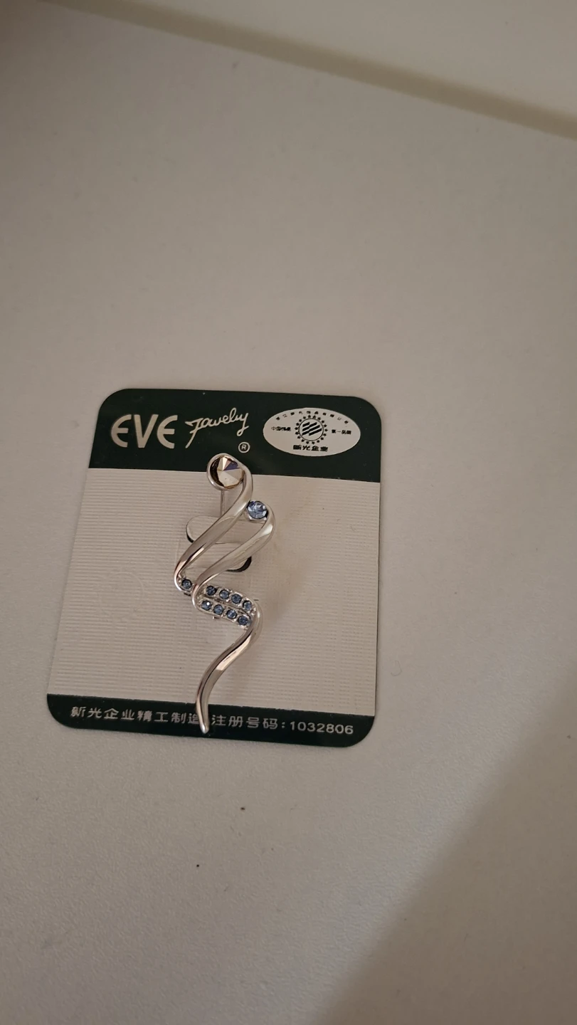 EVE Jewelry Brooch with Blue Stones
