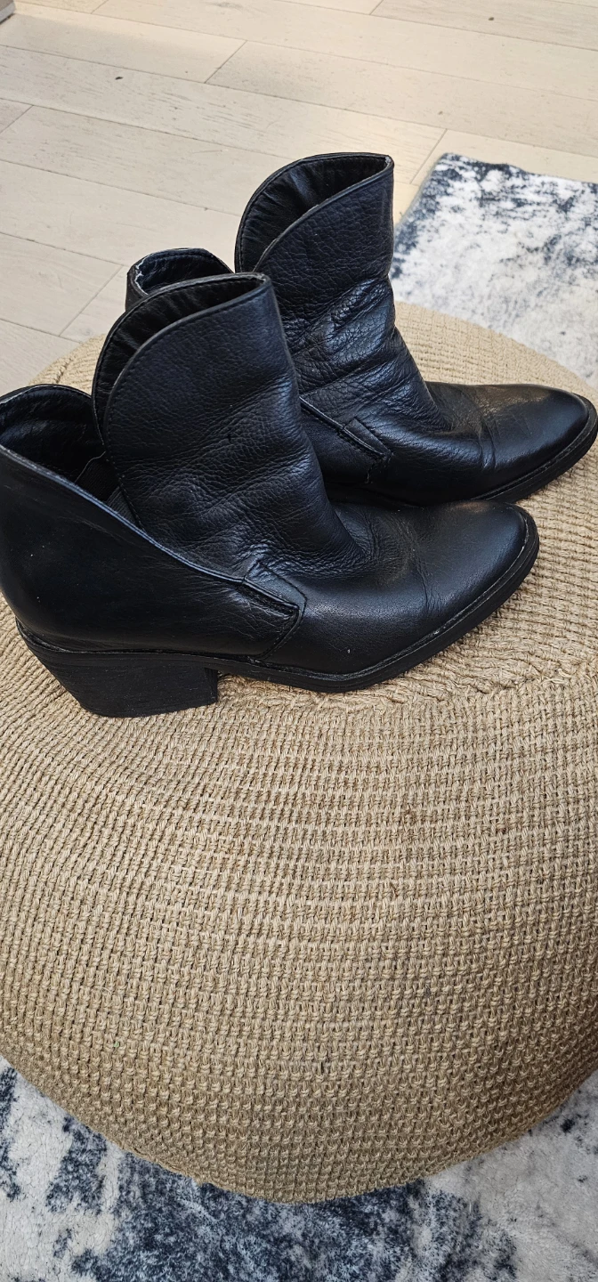 Dolce Vita Black Leather Ankle Boots - photo 3