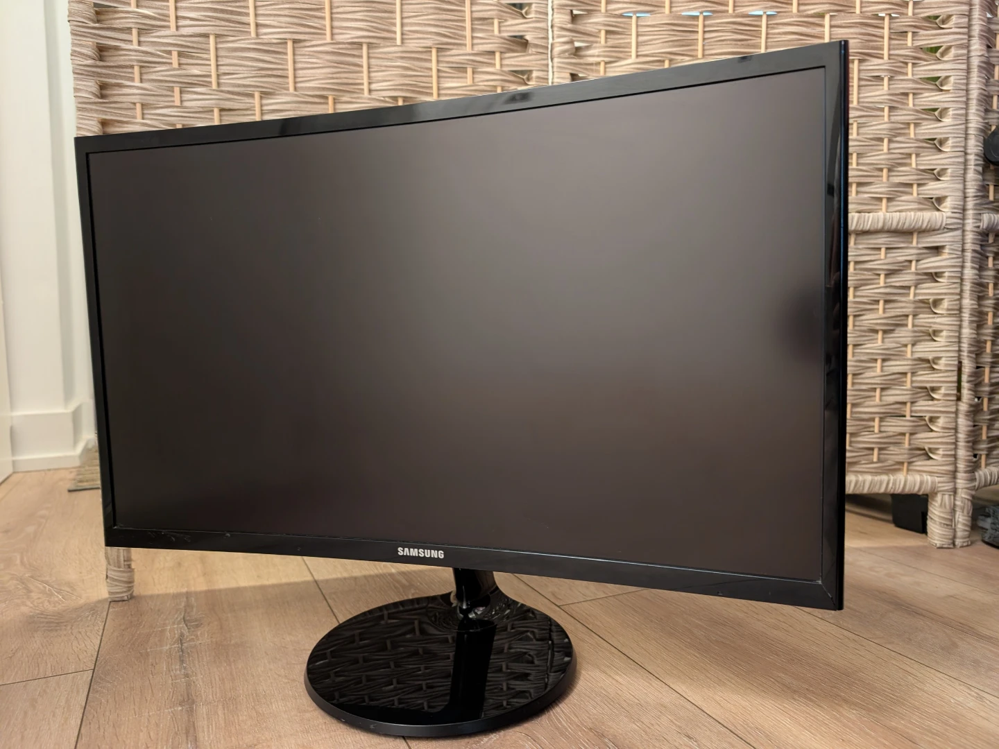 Curved Samsung Monitor 24 inch Full HD (1080P) - photo 3