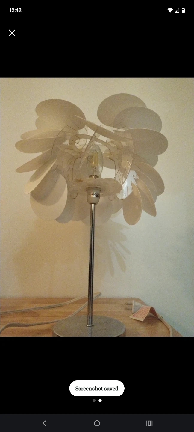White Petal Table Lamp - photo 2