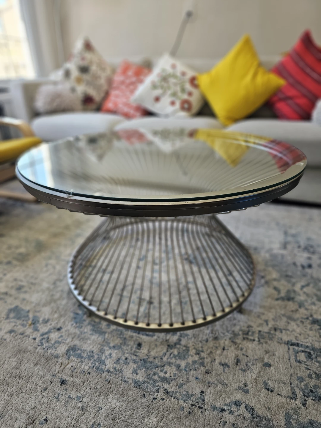 Round Cofee Table – Metal Base with Wheels