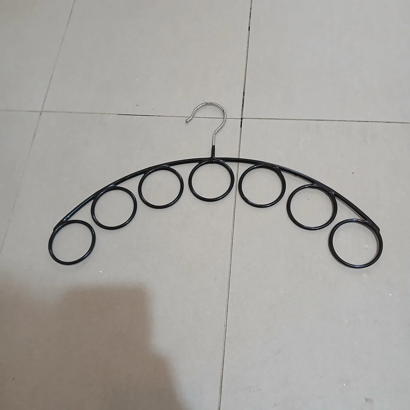⚽ Black Scarf Hanger