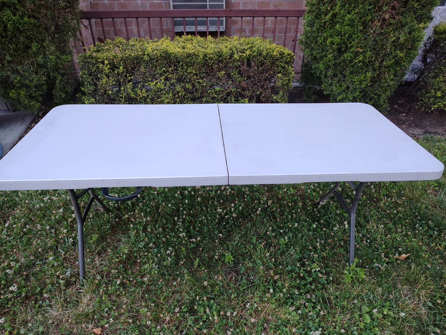 6' Folding Table-Lifetime brand