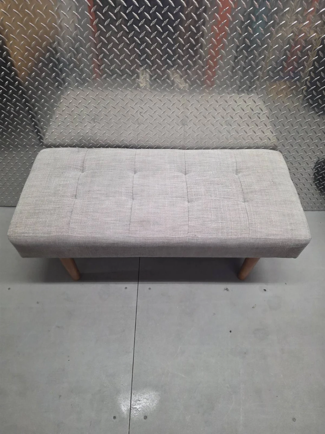 Mid-Century Gray Tufted Entryway Bench / Bed Ottoman - photo 2